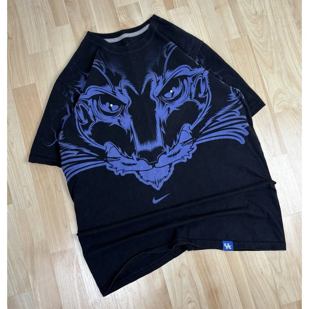 Men’s Nike Kentucky Wildcats Big Graphic Center Swoosh T-Shirt / Medium / Black